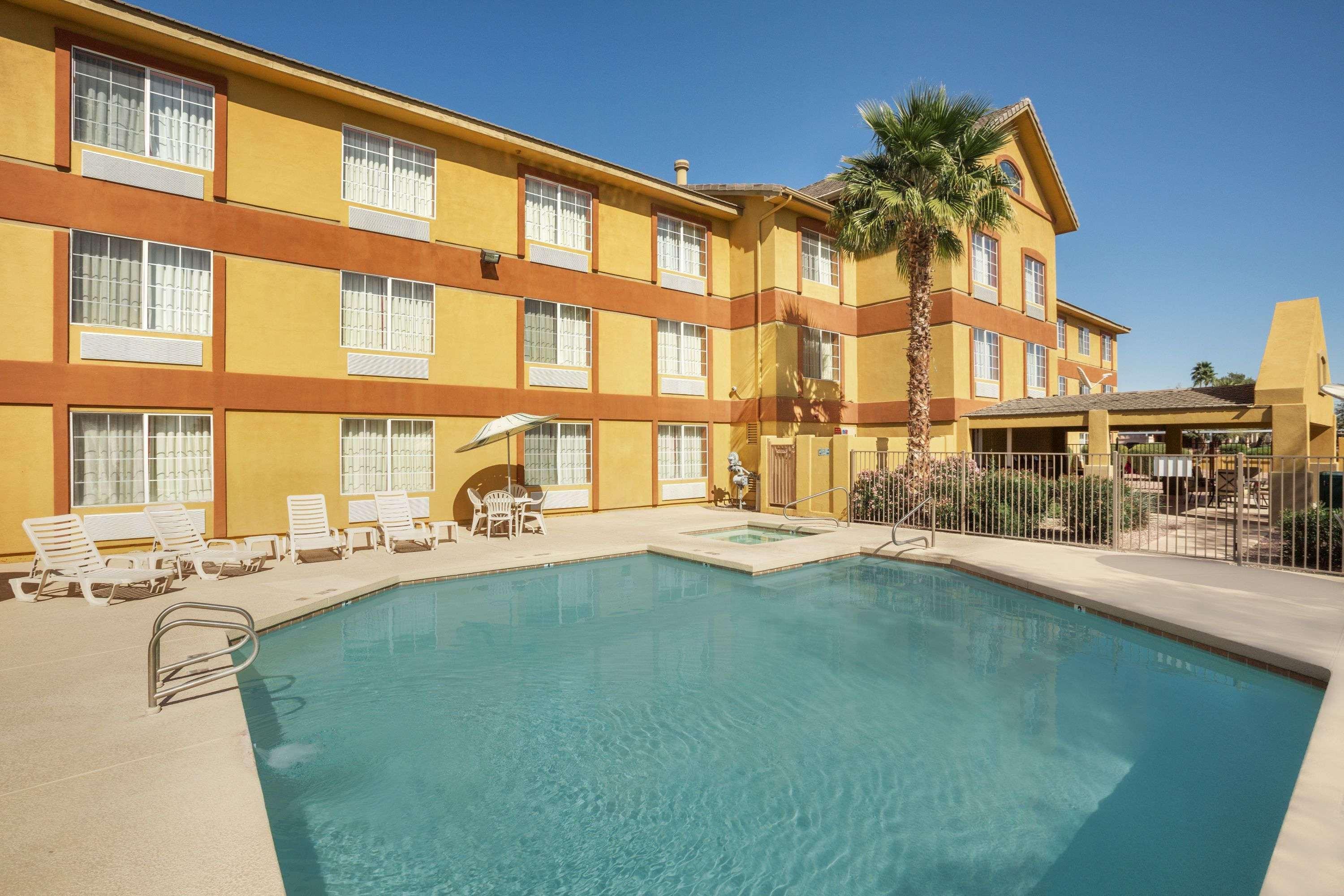 Garner Hotel By Ihg Phoenix - Surprise Exterior photo