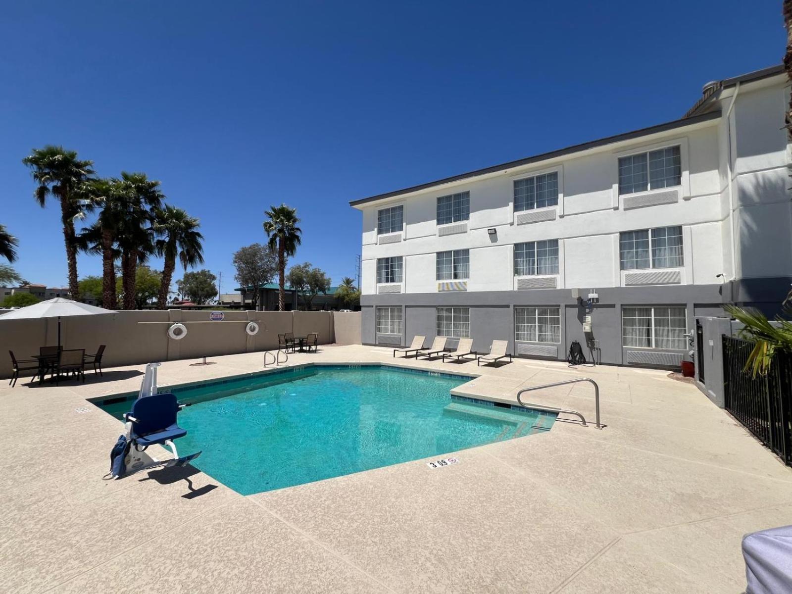 Garner Hotel By Ihg Phoenix - Surprise Exterior photo