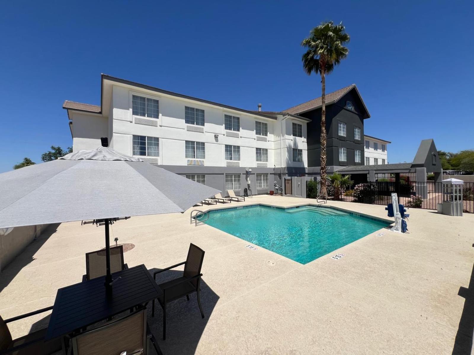 Garner Hotel By Ihg Phoenix - Surprise Exterior photo